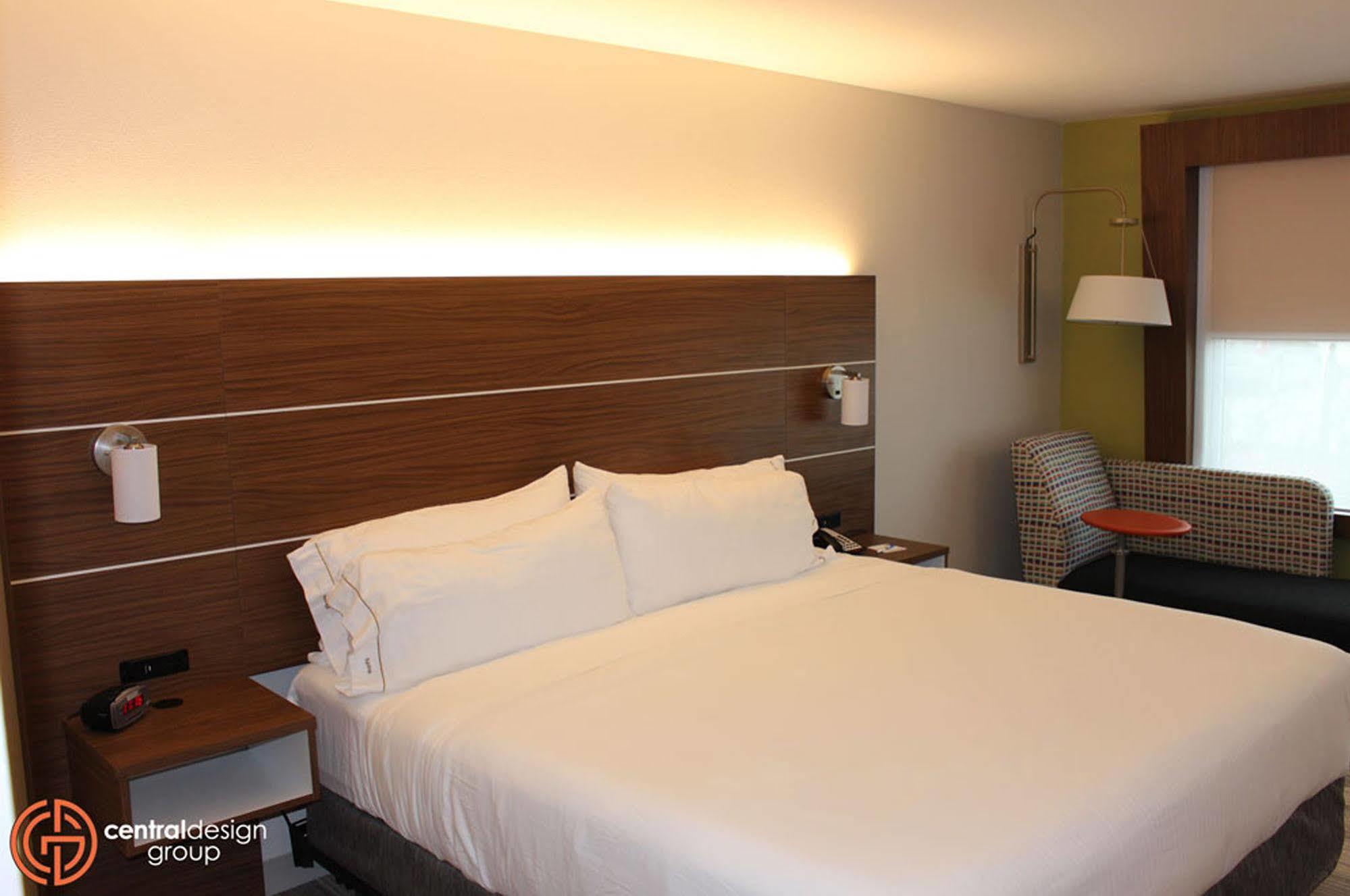 Holiday Inn Express & Suites - Kirksville - University Area By Ihg Buitenkant foto